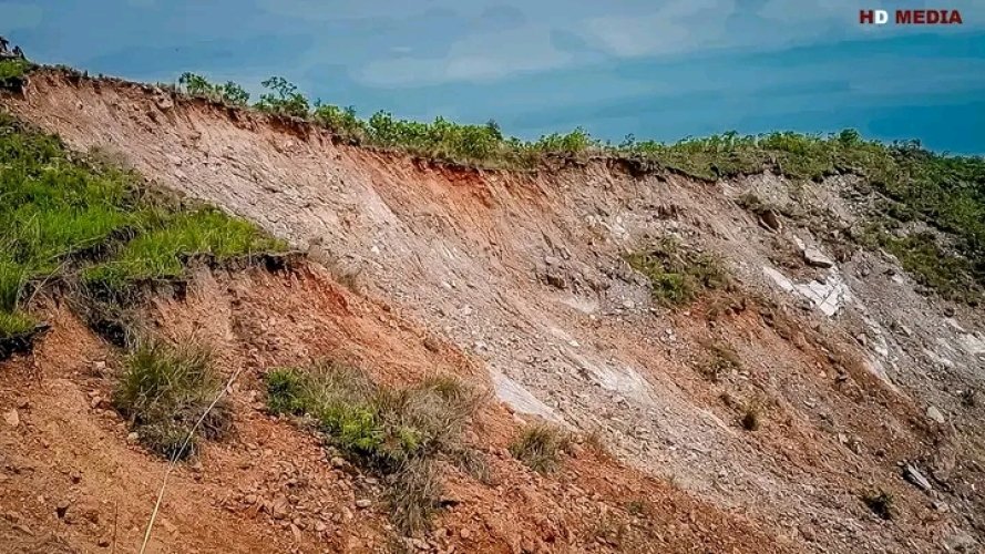  UVIRA: Glissement des terres à Muheta 2, l'assoction APEBD Asbl plante 500 arbres pour lutter contre d'autres catastrophes naturelles.